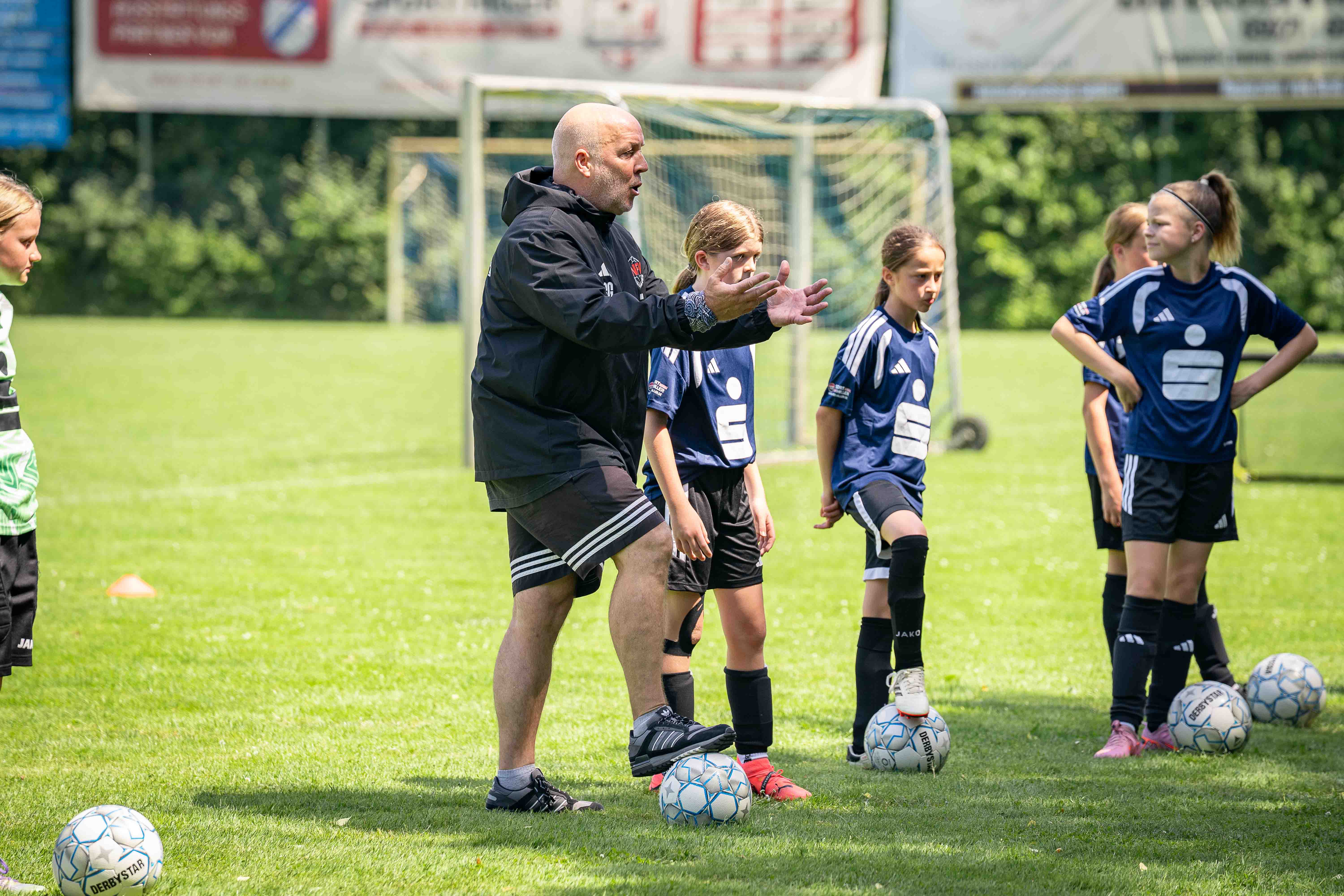 Stefan Gilster führt durch das Training