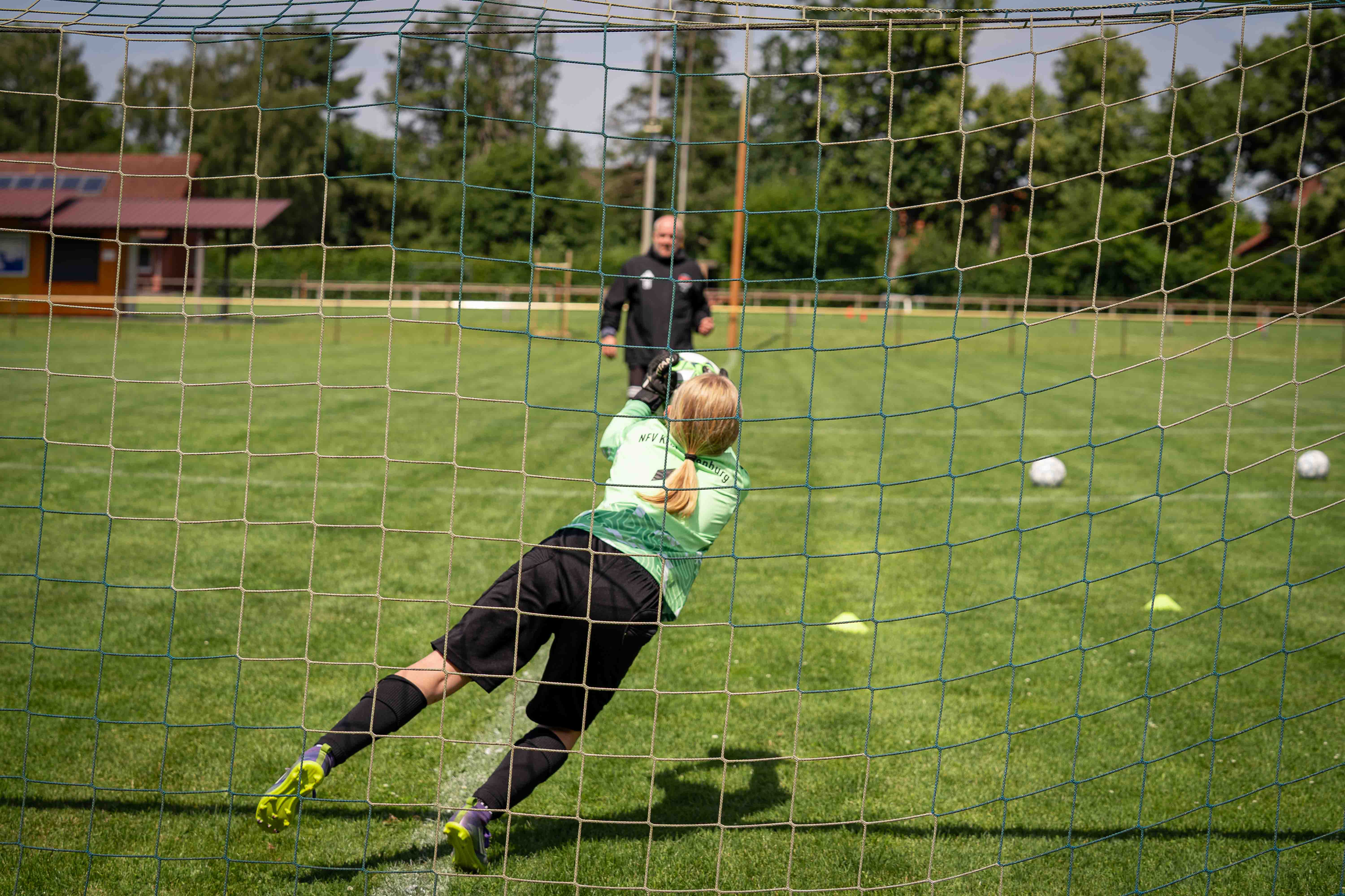 Torwartparade beim separaten Torwarttraining